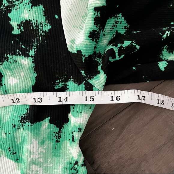 No Fear x H&M Long-sleeved Crop Top - Size Medium - Picture 14 of 16